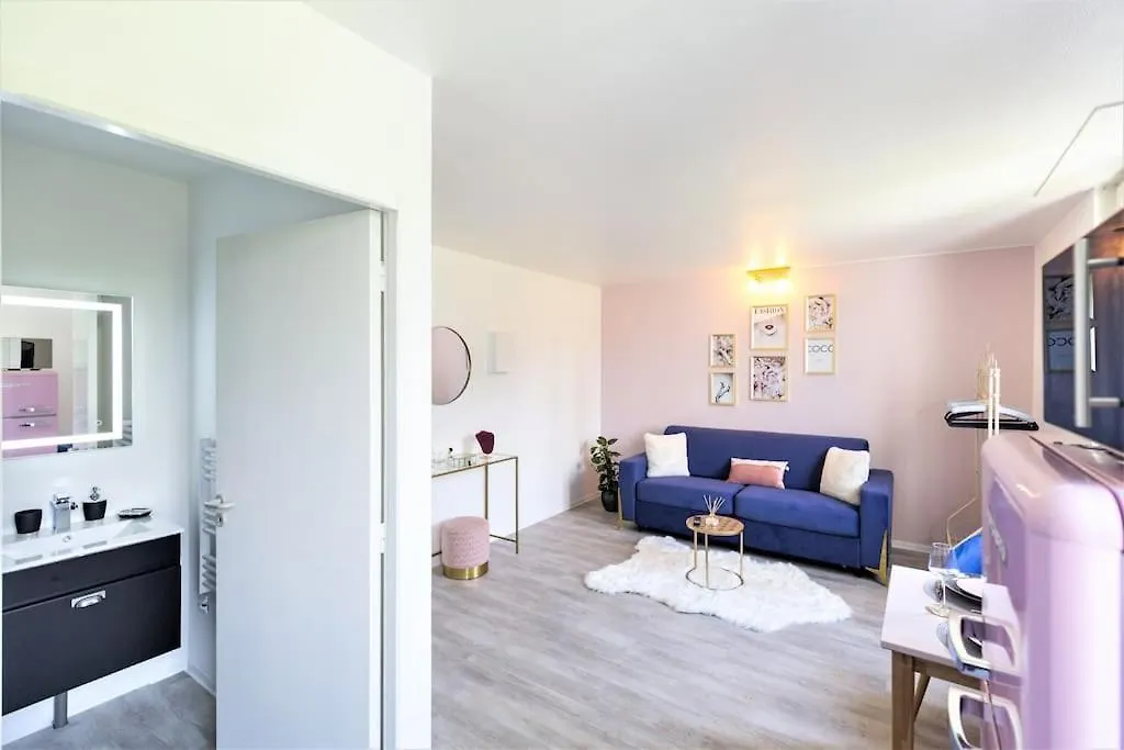 Le Glamour *Studio *Parking Prive* *Wifi*Calme* لورد